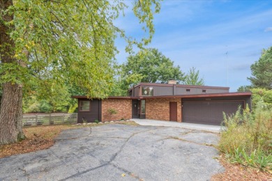 Lake Home For Sale in Galesburg, Illinois