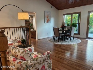 LOCATION LOCATION! WOW What a beautiful property we have here my - photo 11