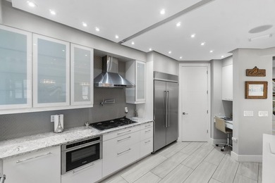 Welcome to this exceptional, fully upgraded 3-bedroom, 3.5-bath - photo 13