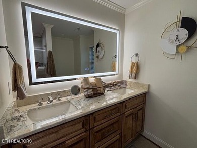 LOCATION LOCATION! WOW What a beautiful property we have here my - photo 16
