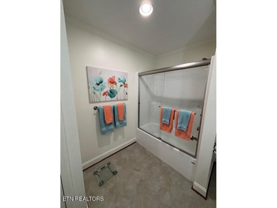 LOCATION LOCATION! WOW What a beautiful property we have here my - photo 19