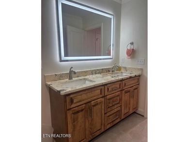 LOCATION LOCATION! WOW What a beautiful property we have here my - photo 20
