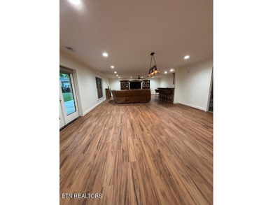 LOCATION LOCATION! WOW What a beautiful property we have here my - photo 21