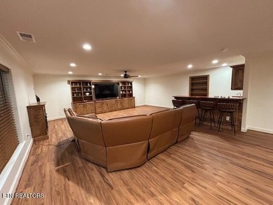 LOCATION LOCATION! WOW What a beautiful property we have here my - photo 22