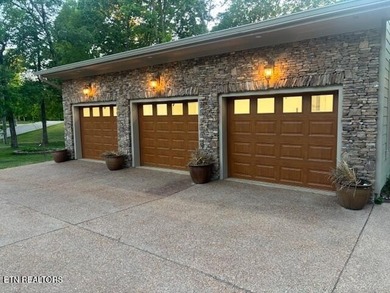 LOCATION LOCATION! WOW What a beautiful property we have here my - photo 44