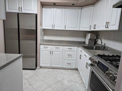 Spectacular Water View! very rare on market. high rise. large - photo 1