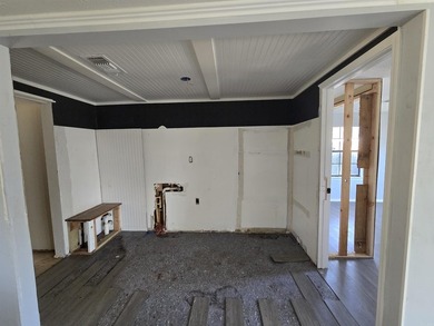 Perfect starter home or investment property. Located close to - photo 12
