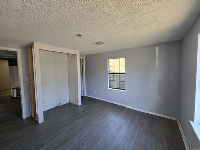 Perfect starter home or investment property. Located close to - photo 14