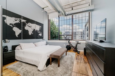 Live in the heart of downtown Indianapolis in this stylish and