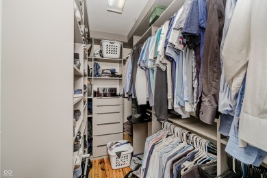 Live in the heart of downtown Indianapolis in this stylish and