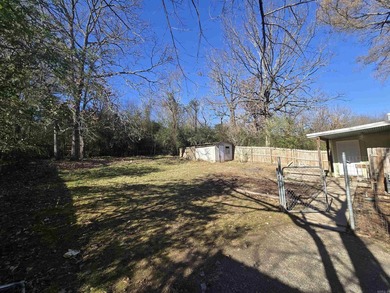 Perfect starter home or investment property. Located close to - photo 25