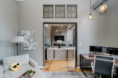 Live in the heart of downtown Indianapolis in this stylish and