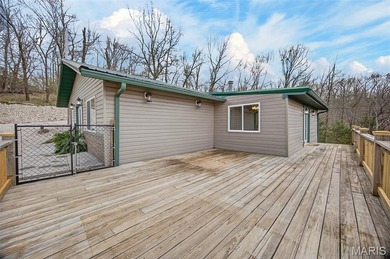 Vaulted ceilings, natural light, and quick lake access. This is - photo 30