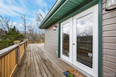 Vaulted ceilings, natural light, and quick lake access. This is - photo 31