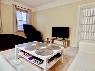 Experience urban living at its finest in this spacious Coop - photo 1