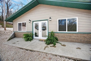 Vaulted ceilings, natural light, and quick lake access. This is - photo 34