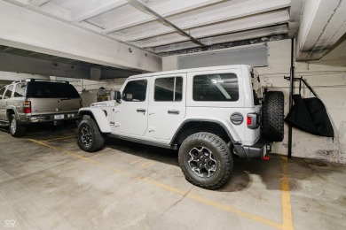 Live in the heart of downtown Indianapolis in this stylish and