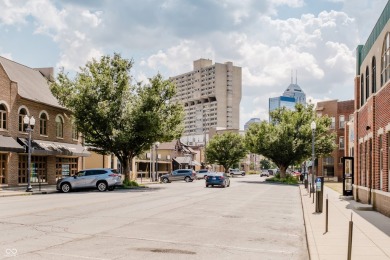 Live in the heart of downtown Indianapolis in this stylish and