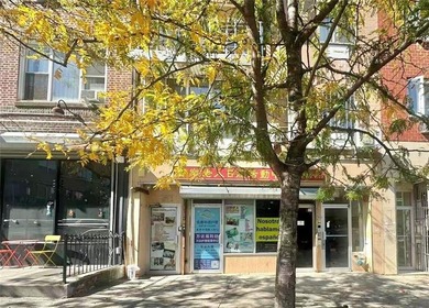 Located on busy 8th Avenue, this 4,000sf ground floor duplex - photo 1