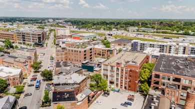 Live in the heart of downtown Indianapolis in this stylish and