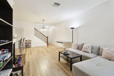 Lake Townhome/Townhouse For Sale in Jacksonville, Florida