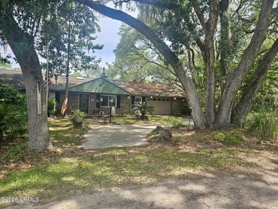 This property is a one story ranch style home. Has a huge - photo 4