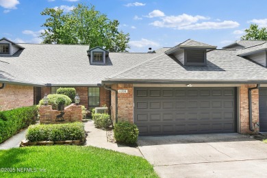 Lake Townhome/Townhouse For Sale in Jacksonville, Florida