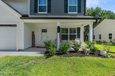 Beautifully maintained 3-Bedroom 2.5 Bath home with a dedicated - photo 2