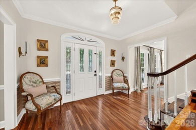 Welcome to Williamsburg Raintree! This updated 5-bedroom house - photo 4