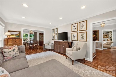 Welcome to Williamsburg Raintree! This updated 5-bedroom house - photo 7