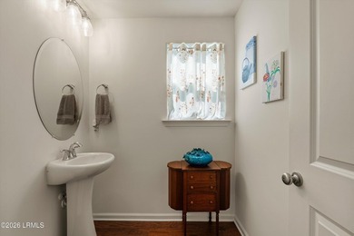 Beautifully maintained 3-Bedroom 2.5 Bath home with a dedicated - photo 8