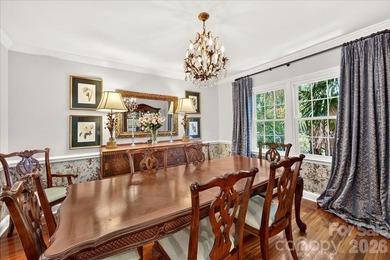 Welcome to Williamsburg Raintree! This updated 5-bedroom house - photo 8
