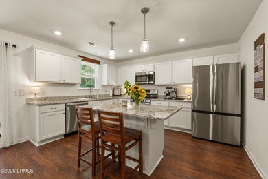 Beautifully maintained 3-Bedroom 2.5 Bath home with a dedicated - photo 9
