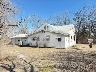 (private lake, pond, creek) Home For Sale in Parsons Kansas