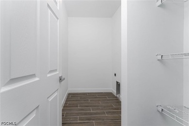 This beautiful 4-bedroom, 3-bathroom, 2,100 sq ft single-family - photo 18