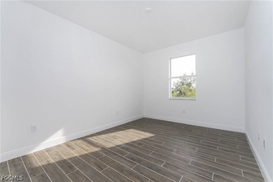 This beautiful 4-bedroom, 3-bathroom, 2,100 sq ft single-family - photo 23