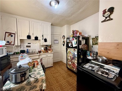 Exceptional opportunity to own a classic up-and-down duplex in - photo 10