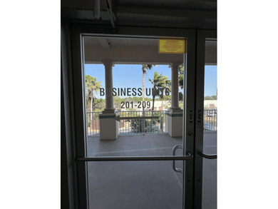 Well-maintained office space available in The Plaza, centrally - photo 3