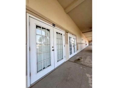 Well-maintained office space available in The Plaza, centrally - photo 4