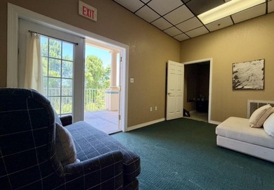 Well-maintained office space available in The Plaza, centrally - photo 5