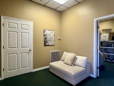 Well-maintained office space available in The Plaza, centrally - photo 7