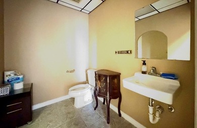Well-maintained office space available in The Plaza, centrally - photo 8