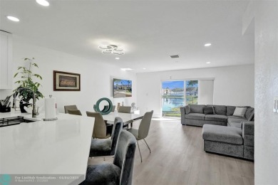 Lake Townhome/Townhouse For Sale in Tamarac, Florida