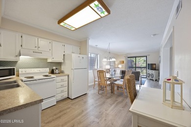 Nicely maintained 2-bedroom, 2-bath Tennis Villa located on the - photo 5