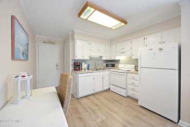 Nicely maintained 2-bedroom, 2-bath Tennis Villa located on the - photo 6