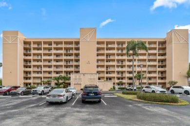 Lake Condo For Sale in Delray Beach, Florida