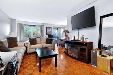 Bright and spacious move-in ready one-bedroom co-op with a - photo 2