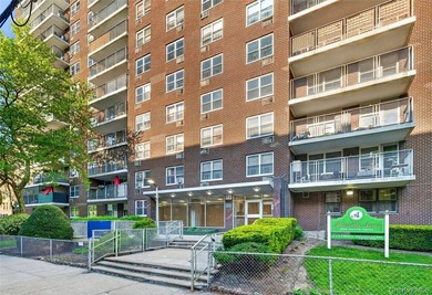 Bright and spacious move-in ready one-bedroom co-op with a - photo 7