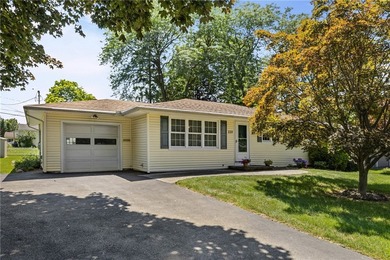 Beautifully maintained and lovingly cared for over the past 30 - photo 1