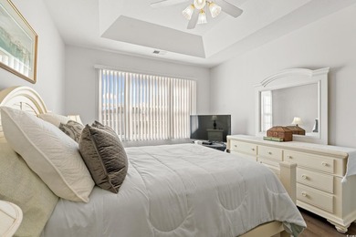 Refined Top-Floor Residence with Waterway and Pool Views in - photo 12